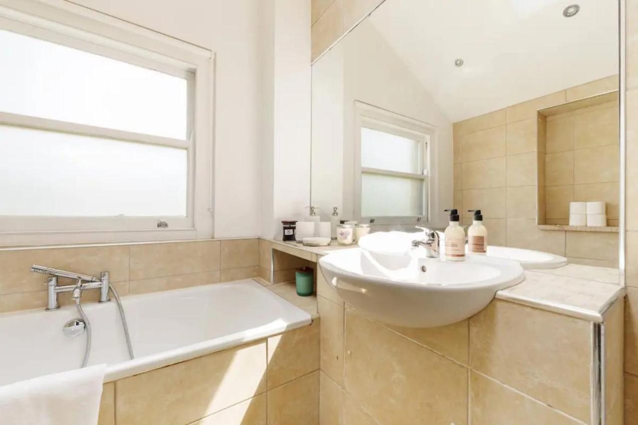 Appartamento Charming 3bd Flat - 5 Minutes To Victoria Park Londra
