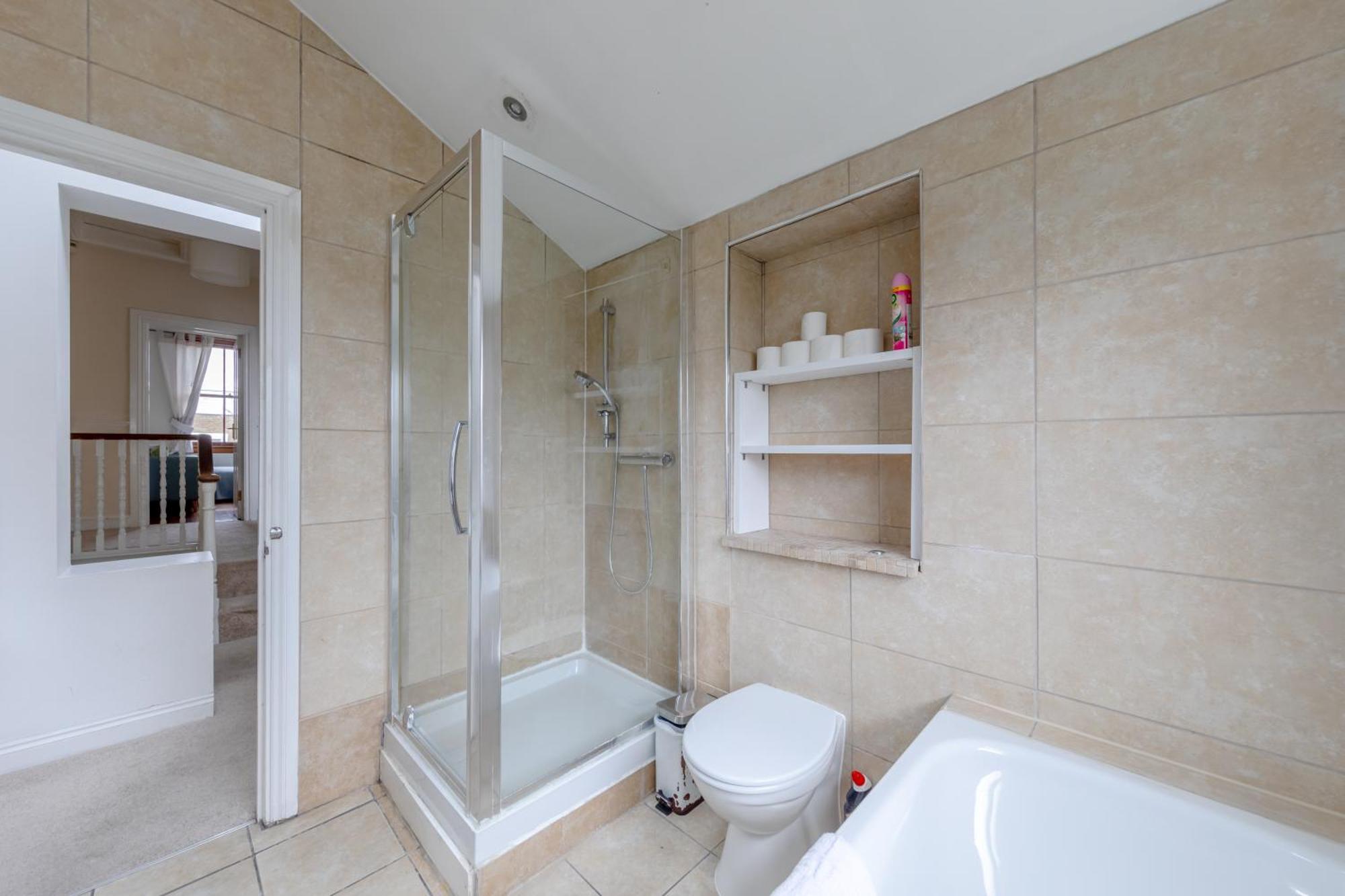 Apartament Charming 3bd Flat - 5 Minutes To Victoria Park Londra